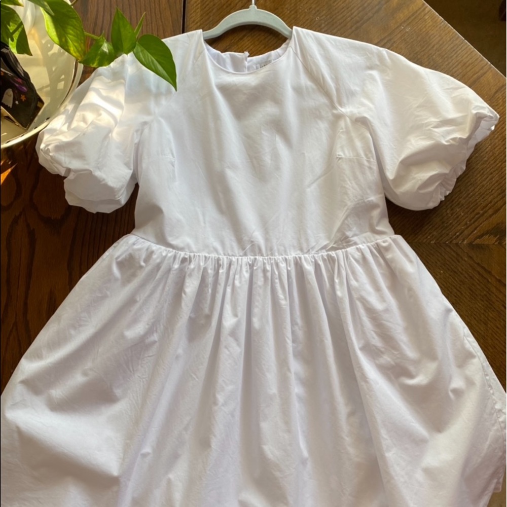 White puff sleeve dress
